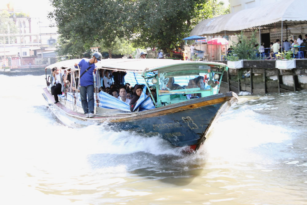 センセープ運河の水上バス