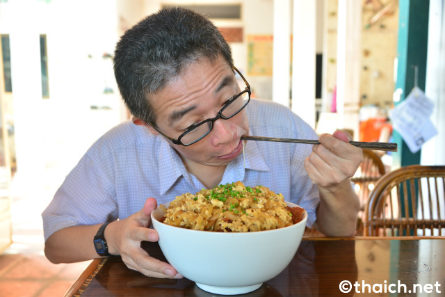 アンコールワットの町で、超大盛りかつ丼に挑戦!