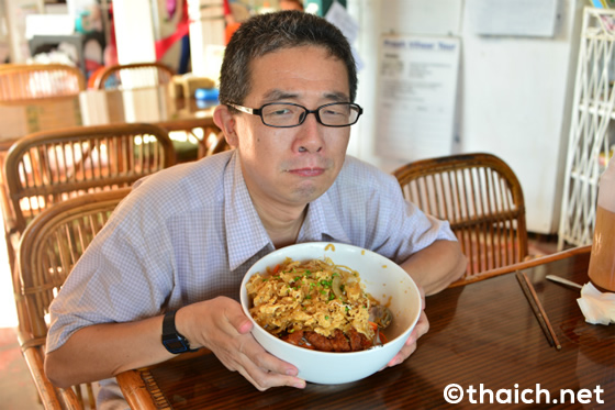アンコールワットの町で、超大盛りかつ丼に挑戦!