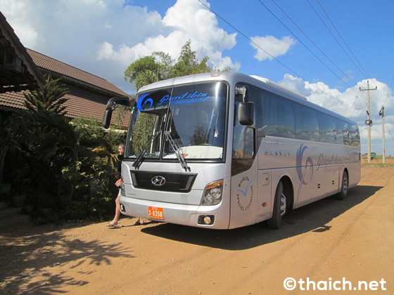 カンボジアのジャイアント・アイビス社長距離バス、試乗記