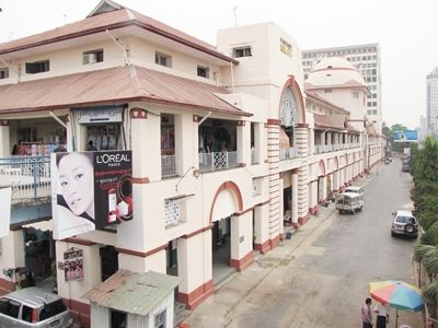 ヤンゴン観光名所：ミャンマーお土産物ならここ、ボージョーアウンサン・マーケット(地図付き)