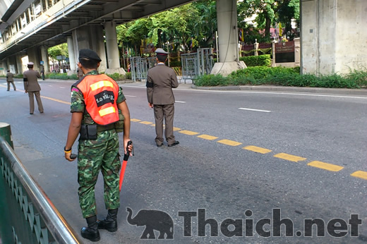 タイ王室の車が通ると道路は通行止めに