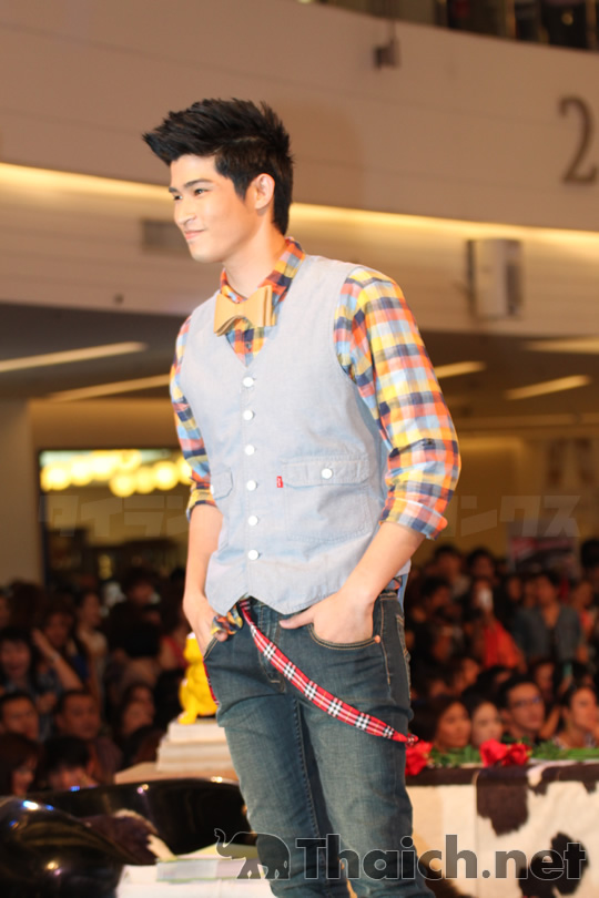 カウ・ジラーユ、ミン・ピチャヤーら出演 Levi's curve idファッションショー