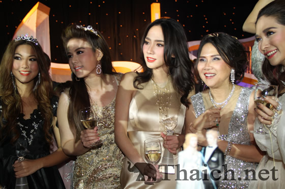 タイの芸能人たちが大集合! Star Party 23rd TV Pool