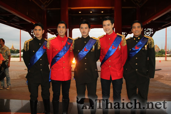 タイの芸能人たちが大集合! Star Party 23rd TV Pool