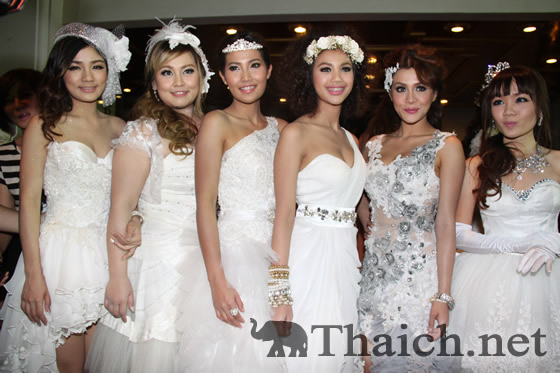 タイの芸能人たちが大集合! Star Party 23rd TV Pool