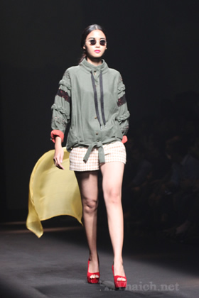 27 FRIDAY-ELLEファッションウィーク2012 秋冬