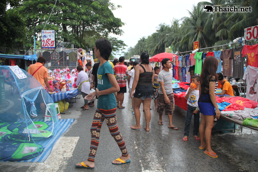バンセーンビーチでの2013年ソンクラーン（タイ正月・水かけ祭り）の様子