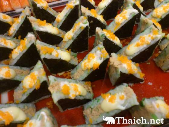 寿司をタイ風に大胆アレンジ！寿司サンドイッチや屋台寿司