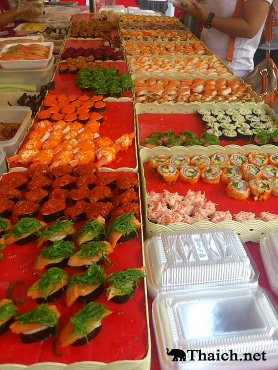 寿司をタイ風に大胆アレンジ！寿司サンドイッチや屋台寿司