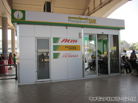 ラオス入国の長い行列