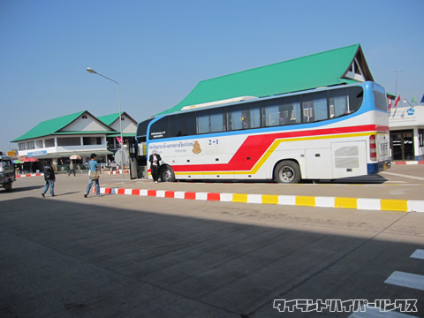 ラオス入国後の国際バス