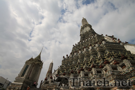 暁の寺（ワット・アルン）が日本人に人気の海外観光スポット2014ベスト50にランクイン