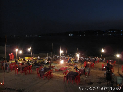 メコン川沿いのレストラン