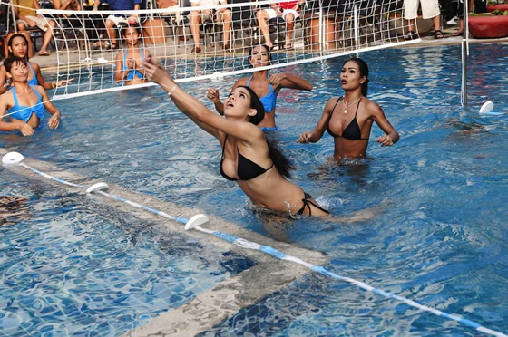 パタヤにはニューハーフ美女だらけの水中バレーボール大会があった【TVウォッチング】