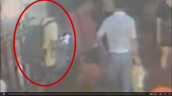 ビデオに映った怪しい黄色いシャツを着た黒いリュックサックの男－ラチャプラソン交差点テロ事件で