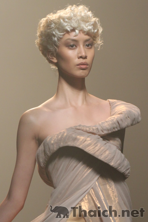 HOOK'S-ELLE Fashion Week 2011 Autumn/Winter at CentralWorld