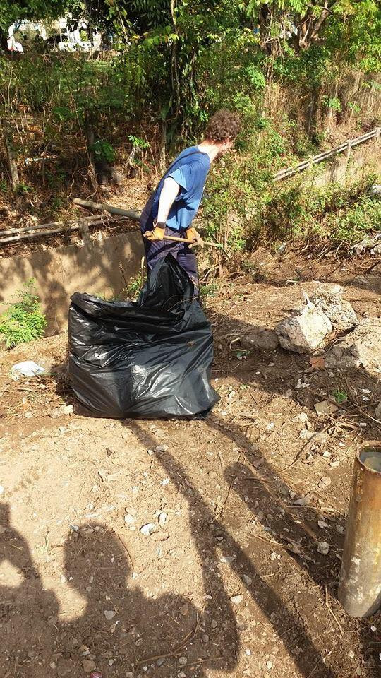 街を清掃する謎のドイツ人男性がウドンタニで発見される