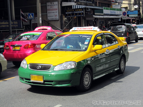 タクシーに乗ってノンタブリーのバンクワン刑務所へ