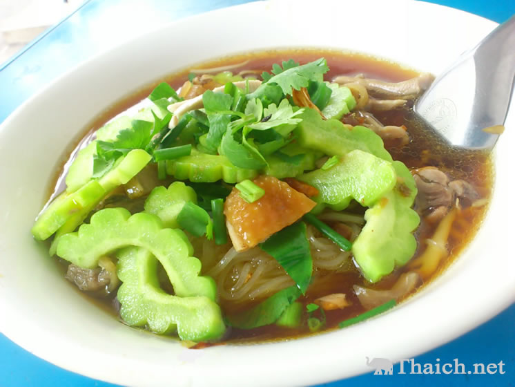 クワイティアオガイ（ก๋วยเตี๋ยวไก่）