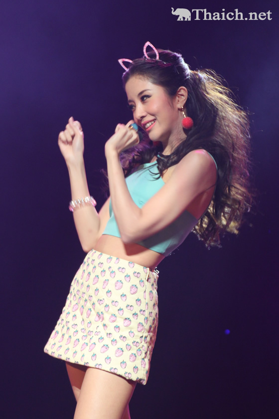 NEKO JUMPパフォーマンス＠ nine entertain AWARDS 2013