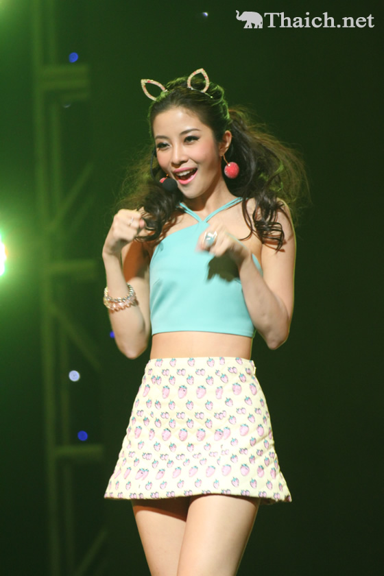 NEKO JUMPパフォーマンス＠ nine entertain AWARDS 2013