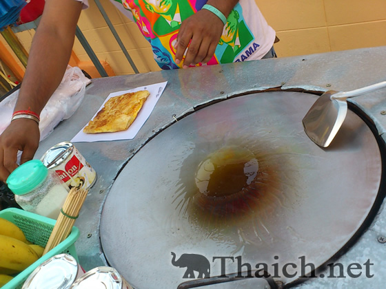 タイのパンケーキ・ロティの作り方を屋台で観る