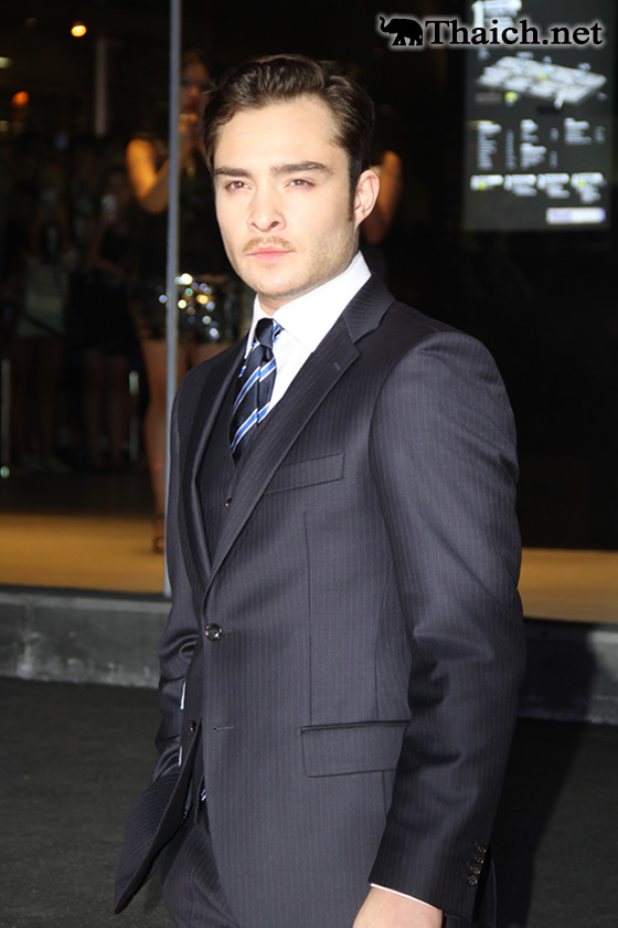 米国ドラマ・ゴシップガールの出演者たちが営業再開のサイアムセンターに登場