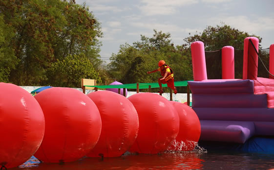 パタヤのスプラッシュダウンウォーターパークで気分は風雲たけし城！【TVウォッチング】