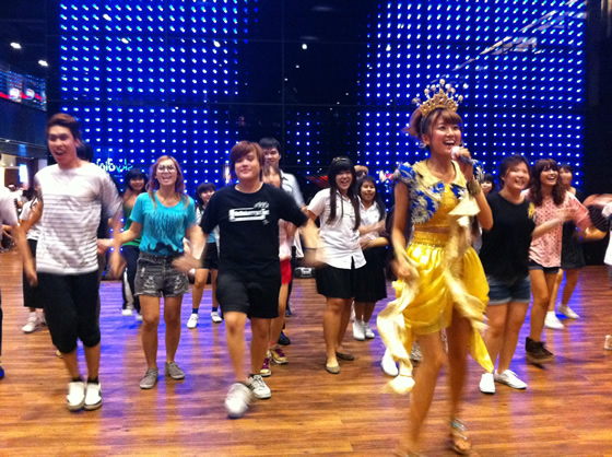 徳永千奈美タイ・バンコク訪問写真集