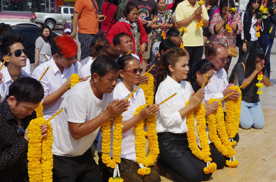 第15回 タカテーン・チョンラダー：新作発売と女神への奉納