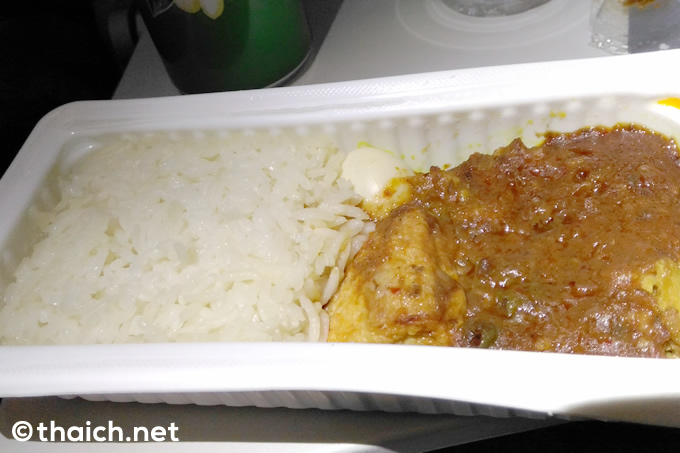 マレーシア料理の「ナシレマの鶏肉と魚豆腐添え」