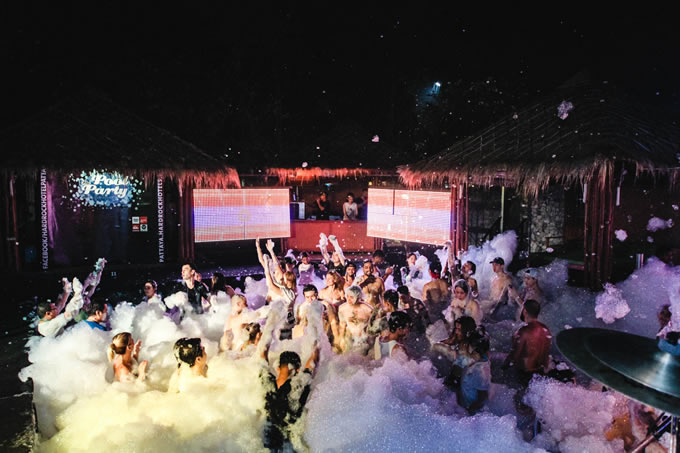 泡まみれの「プールパーティー」がハードロック・パタヤに帰ってきた！