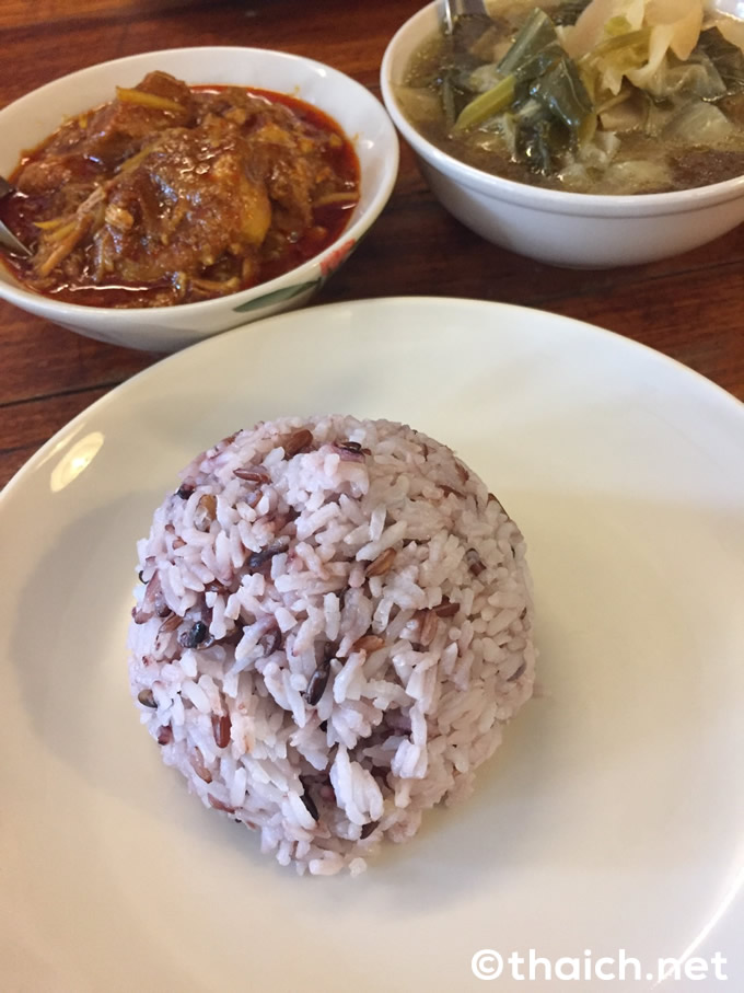 エカマイ「ホームドゥアン・チェンマイ」はタイ北部料理の食堂