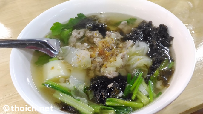 海苔のスープ「ゲーンチュートサライ」は辛くないタイ料理