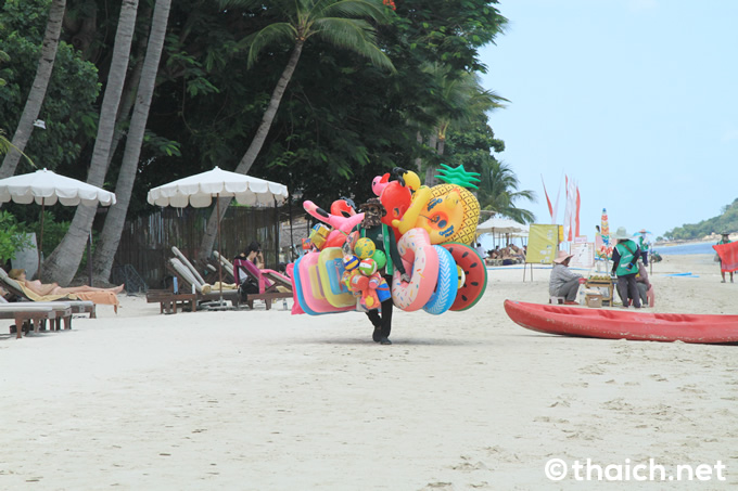チャウエンビーチの浮き輪売り チャウエンビーチの浮き輪売り
