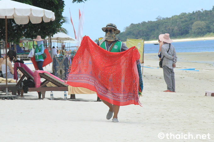 チャウエンビーチのバティック輪売り チャウエンビーチのバティック輪売り