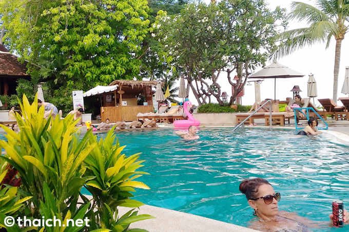 サムイ島のリゾートホテル「チャウエン リージェント ビーチ リゾート」のプール