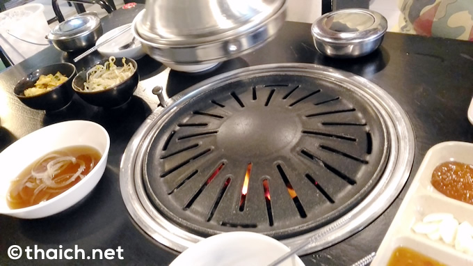 豚の焼き肉が299バーツで2時間食べ放題 豚の焼き肉が299バーツで2時間食べ放題