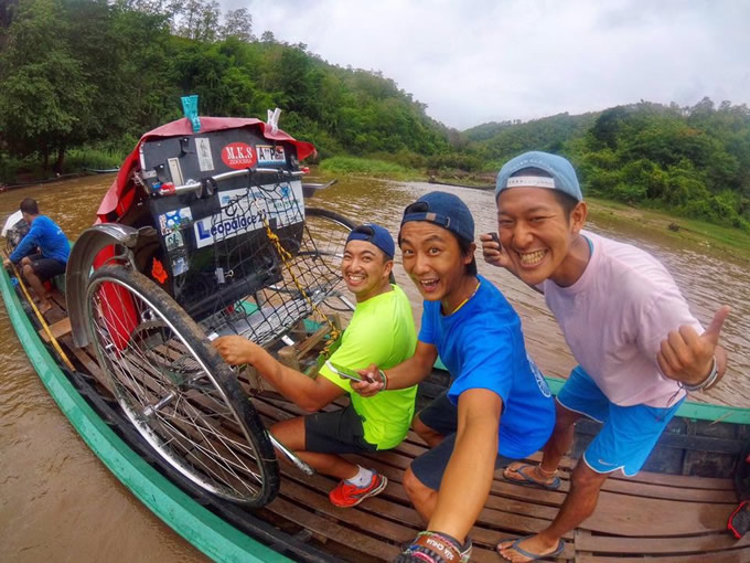 サッカーしてたら”リキシャーズ”と会えた