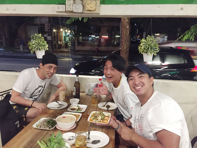 サッカーしてたら”リキシャーズ”と会えた