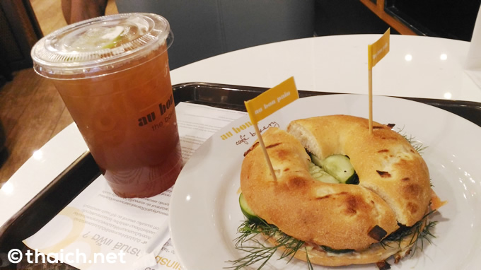 「au bon pain」でパクチー・ラオたぷりのサーモンわさび ベーグル