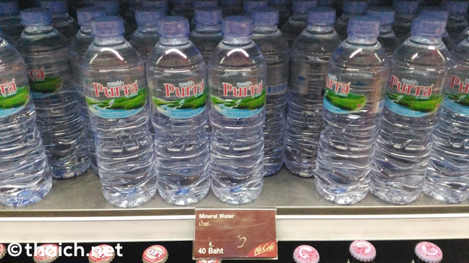 ドンムアン空港での飲料水ボトルの販売価格は通常の4倍！