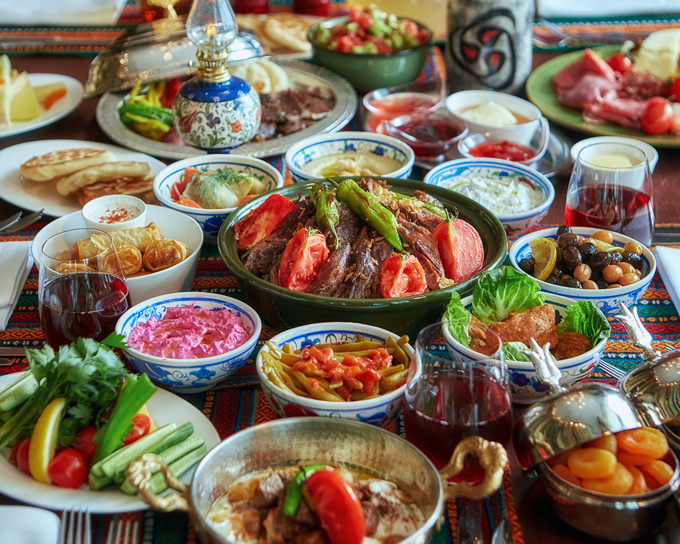 世界三大料理の１つ「トルコ料理」をカラフルに盛り付けて