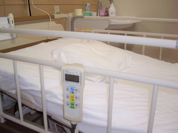 新型コロナ陽性の80歳女性が病院7階から転落死