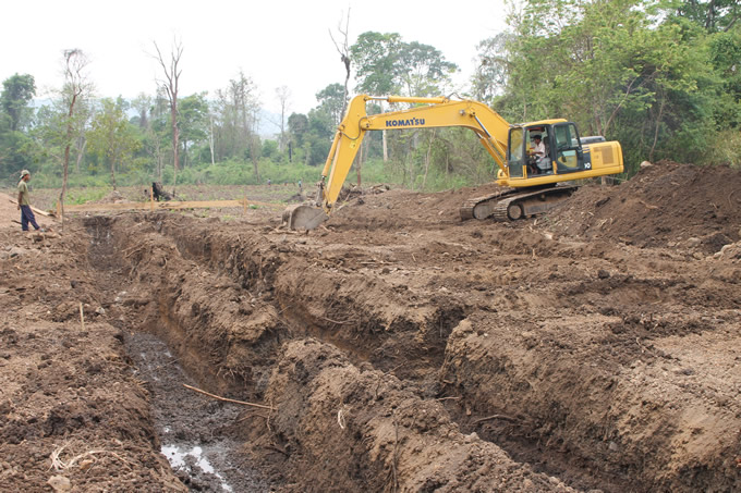 建設状況 左:カムトン中学校、右:ナボーン中学校 建設状況 左:カムトン中学校、右:ナボーン中学校