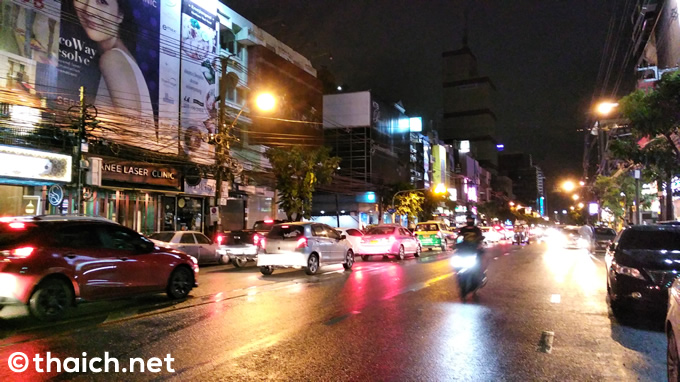 バンコクでの夜、料金を二重取りした嘘つきタクシー運転手の話 バンコクでの夜、料金を二重取りした嘘つきタクシー運転手の話