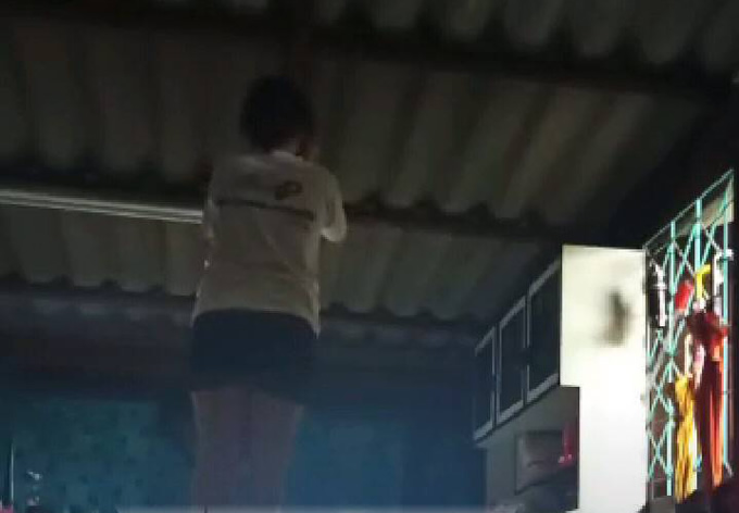 タイ人女性がSNSで自殺生中継、警察官が駆けつけて保護