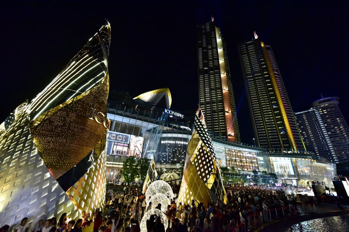 アイコンサイアムの2019年は壮大な花火で明ける