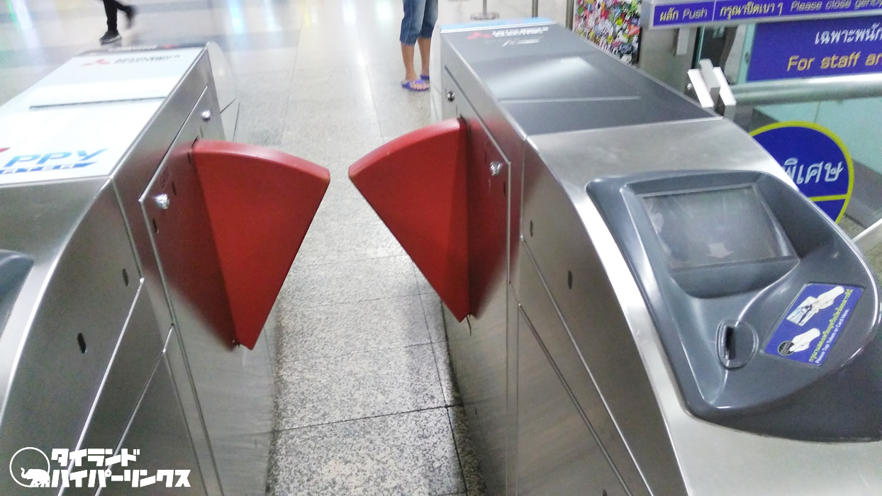 反応が悪過ぎの地下鉄MRTの自動改札機